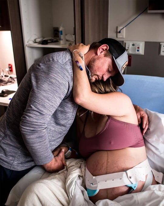 Stunning Photos Capture The Special Moments Of Twins’ Birth